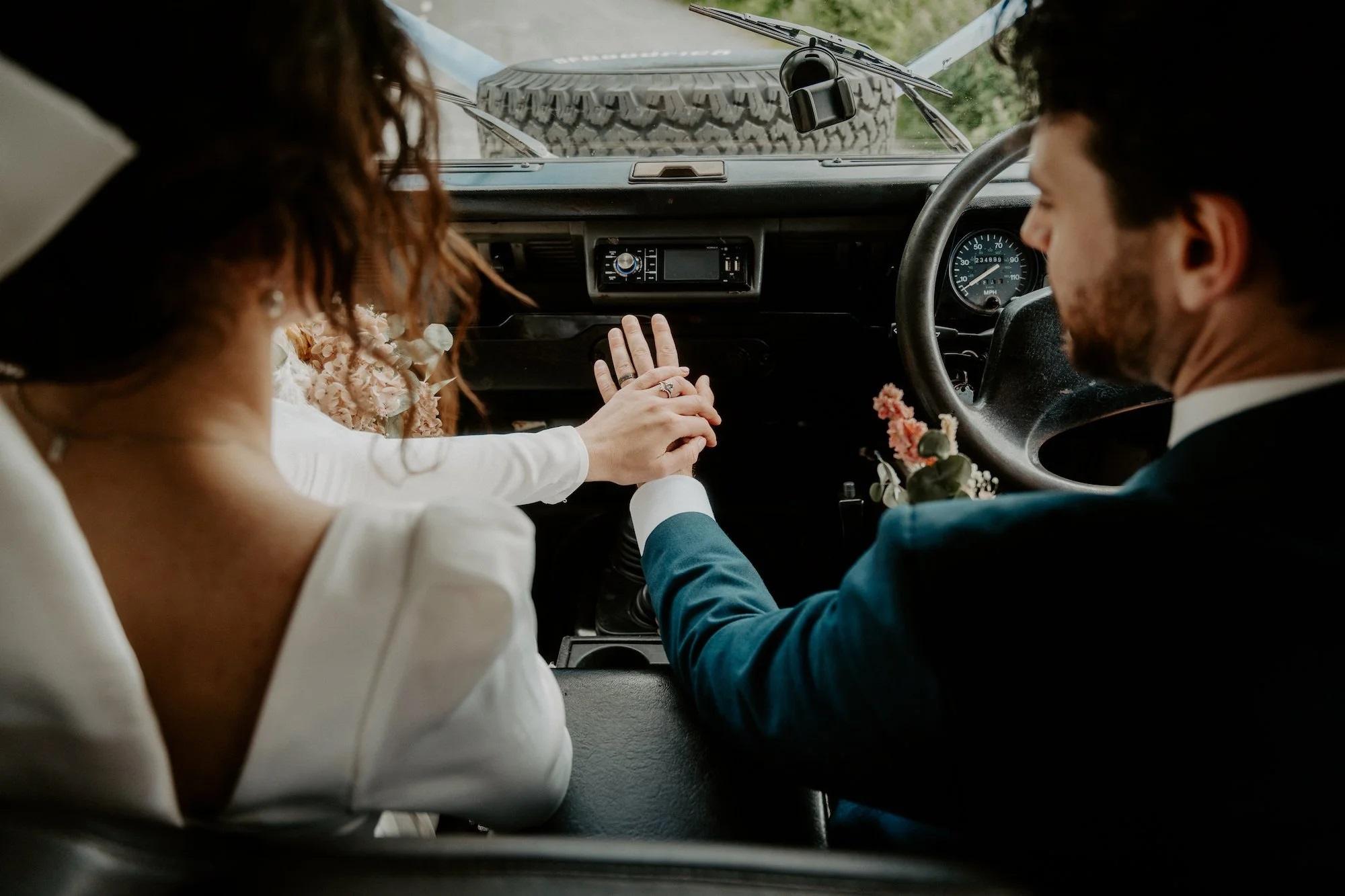 ژست عکاسی با ماشین عروس